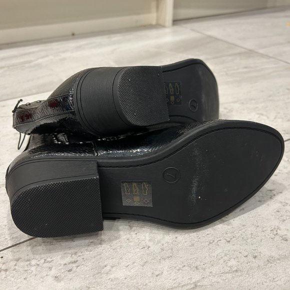 US7 George Blank Shine Leather, Pull-On Studded Ankle Boot NEW, 1in Block Heel - Picture 7 of 7